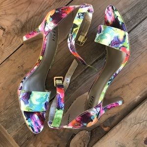 🌺🌼🌸Floral Printed Heels